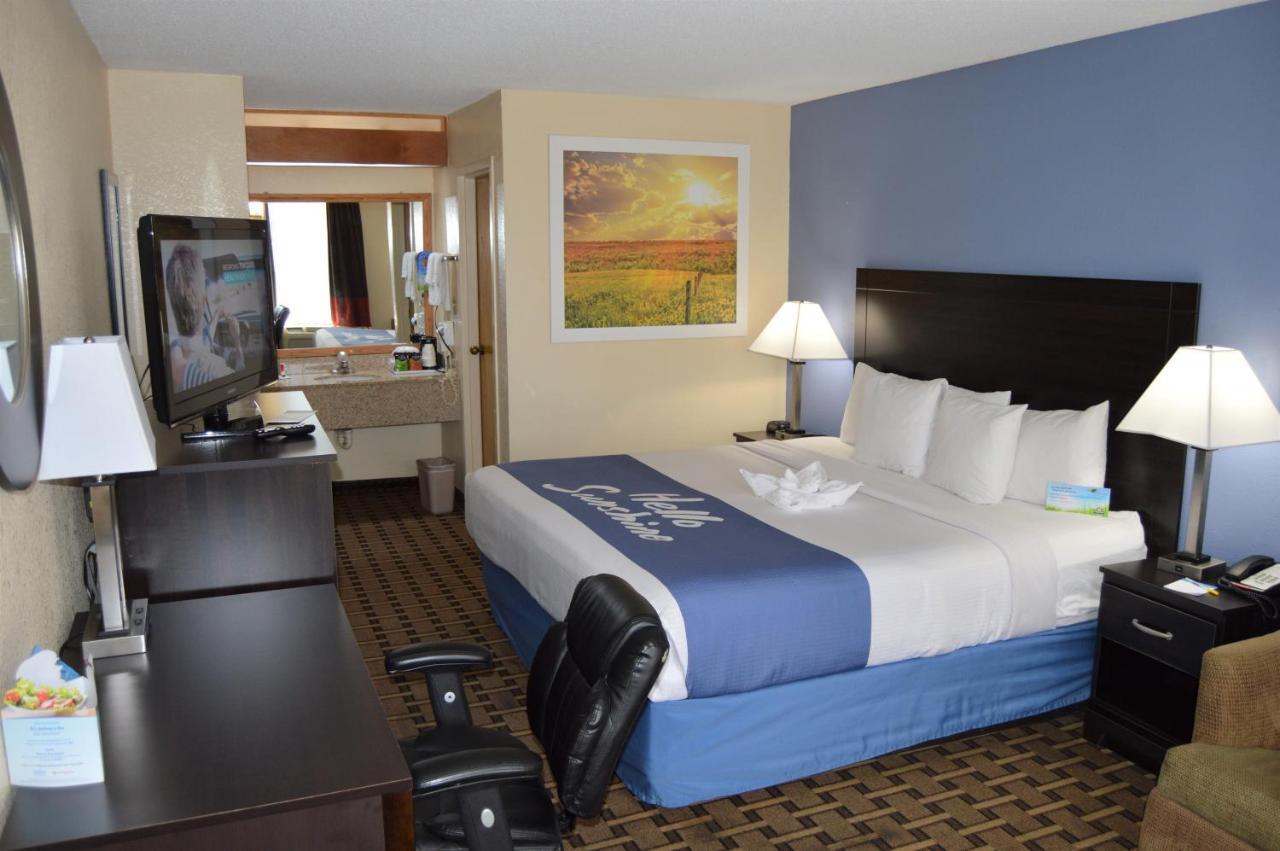 Days Inn By Wyndham Easley West Of Greenville/Clemson Area Exterior photo